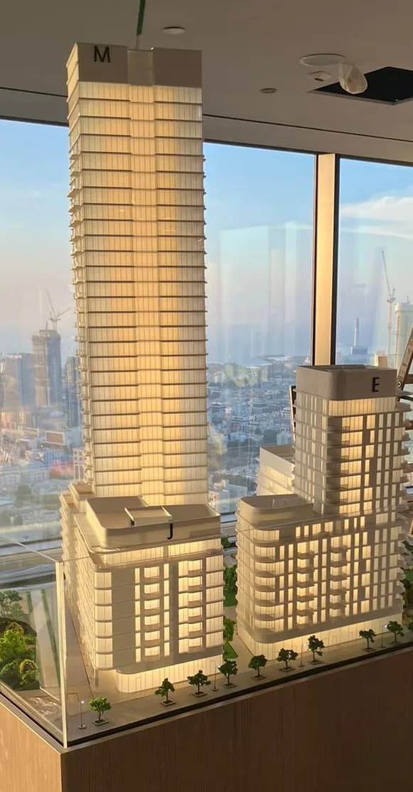 מודל אדריכלי בקנה מידה 1:100 של פרויקט מגורים אביסרור שדה דב — הדפסת תלת מימד וחיתוך לייזר