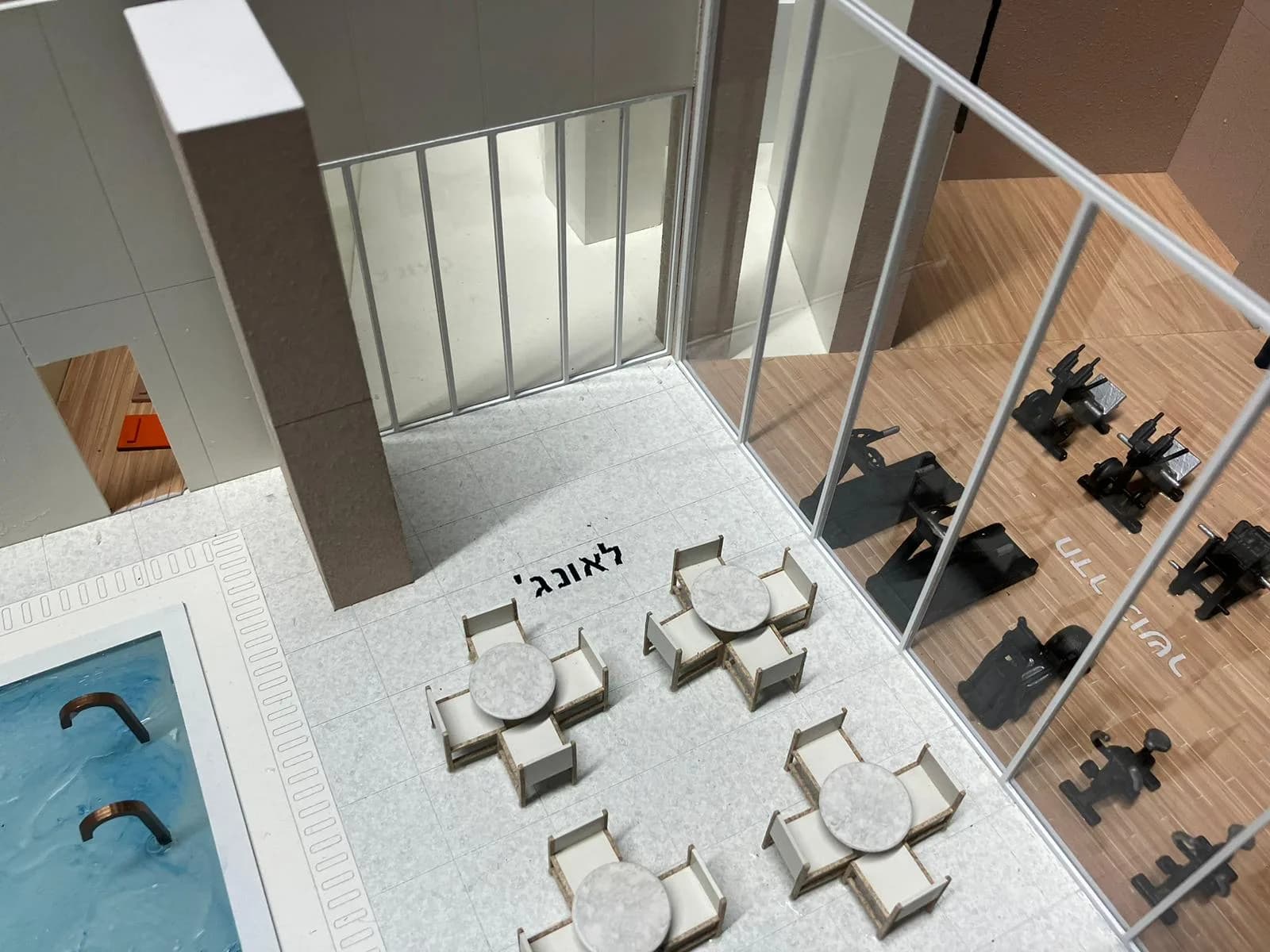 מודל אדריכלי בקנה מידה 1:100 של פרויקט מגורים אביסרור שדה דב — הדפסת תלת מימד וחיתוך לייזר