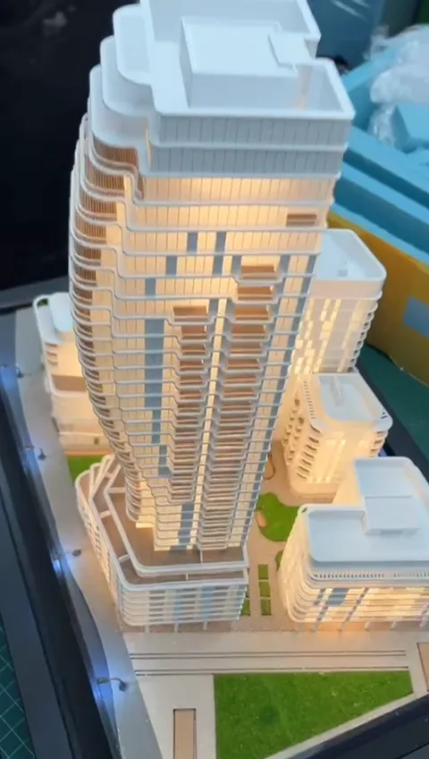 מודל אדריכלי בקנה מידה 1:100 של פרויקט מגורים אביסרור שדה דב — הדפסת תלת מימד וחיתוך לייזר