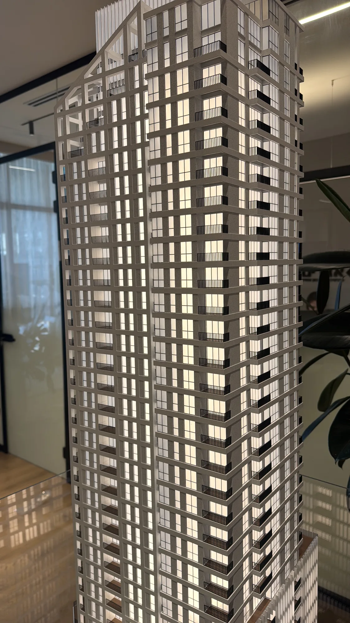 מודל אדריכלי בקנה מידה 1:200 של פרויקט המגורים אזורים, בית הכרם — הדפסת תלת מימד וחיתוך לייזר
