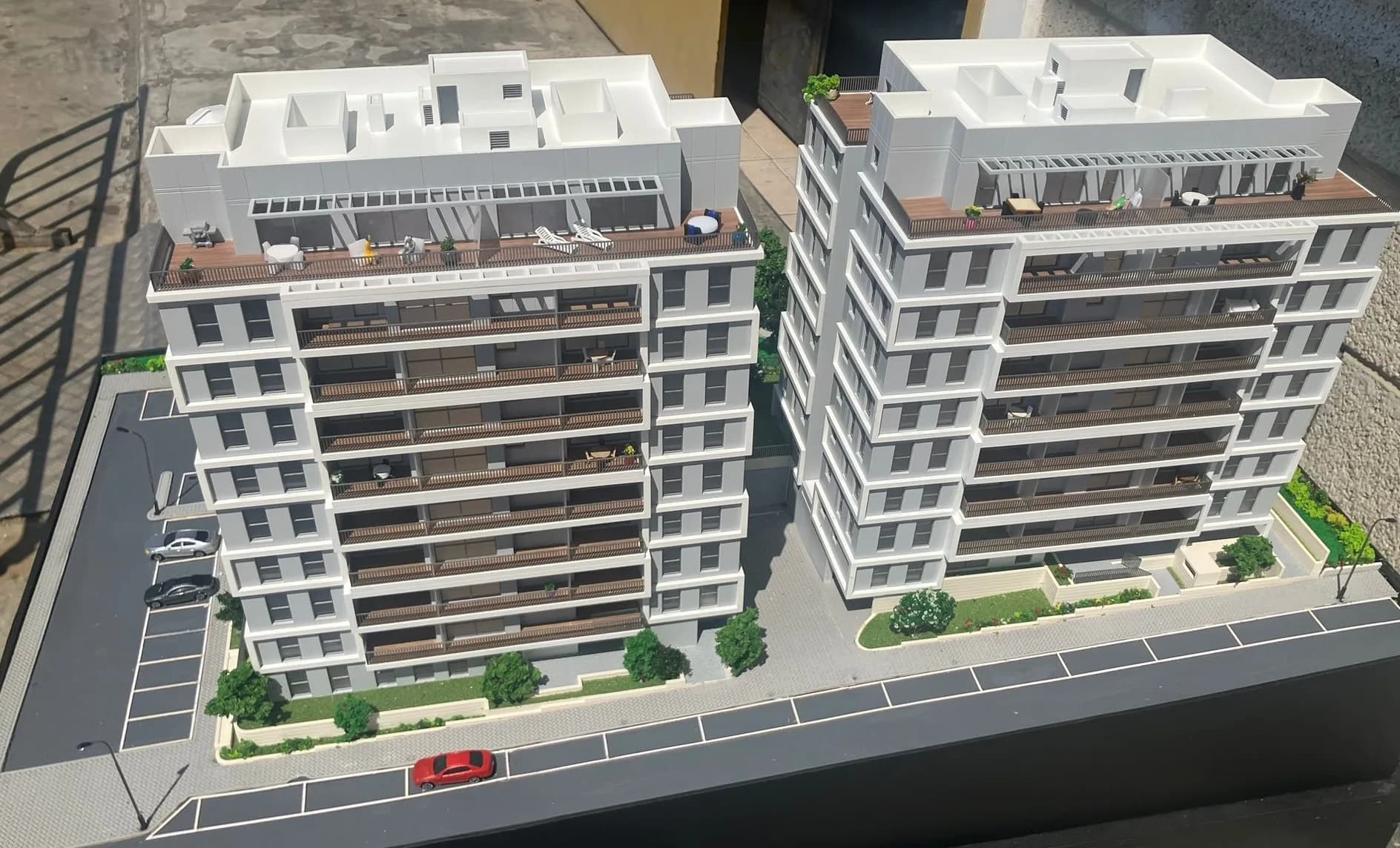 מודל אדריכלי בקנה מידה 1:100 של פרויקט בוני בניין, ההגנה רעננה — הדפסת תלת מימד וחיתוך לייזר