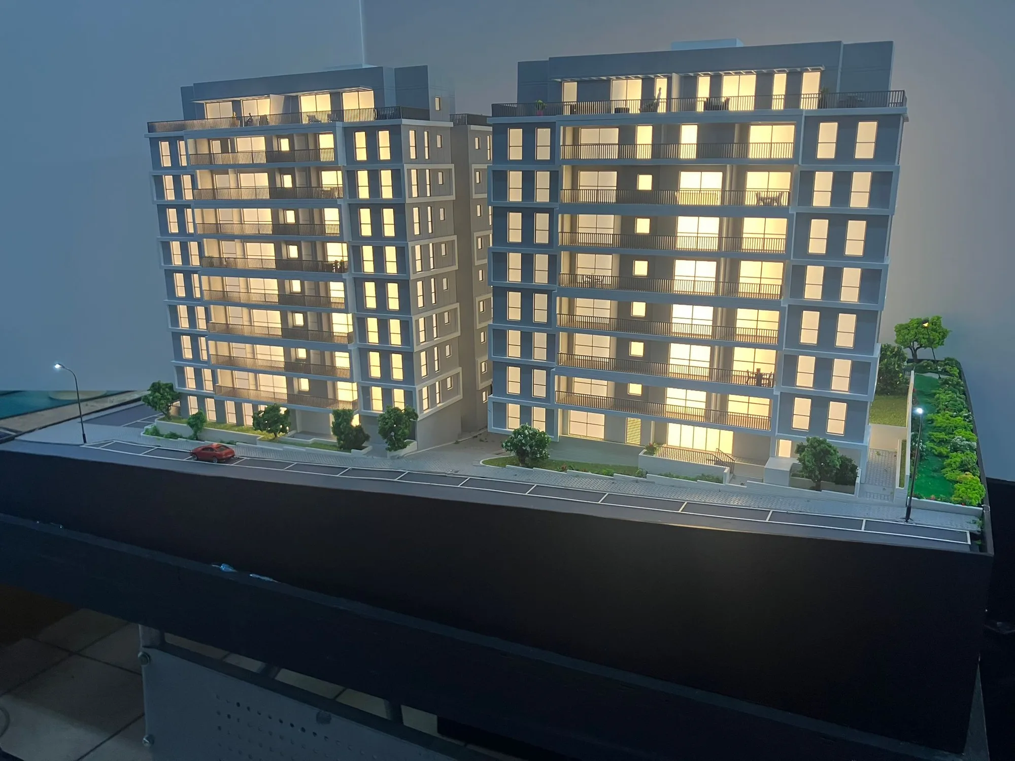 מודל אדריכלי בקנה מידה 1:100 של פרויקט בוני בניין, ההגנה רעננה — הדפסת תלת מימד וחיתוך לייזר