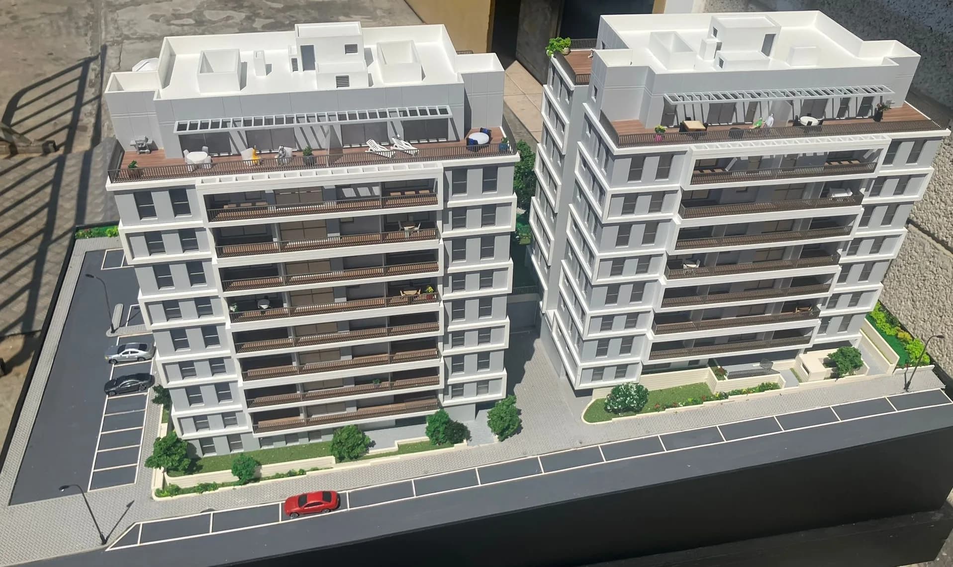 מודל אדריכלי בקנה מידה 1:100 של פרויקט בוני בניין, ההגנה רעננה — הדפסת תלת מימד וחיתוך לייזר