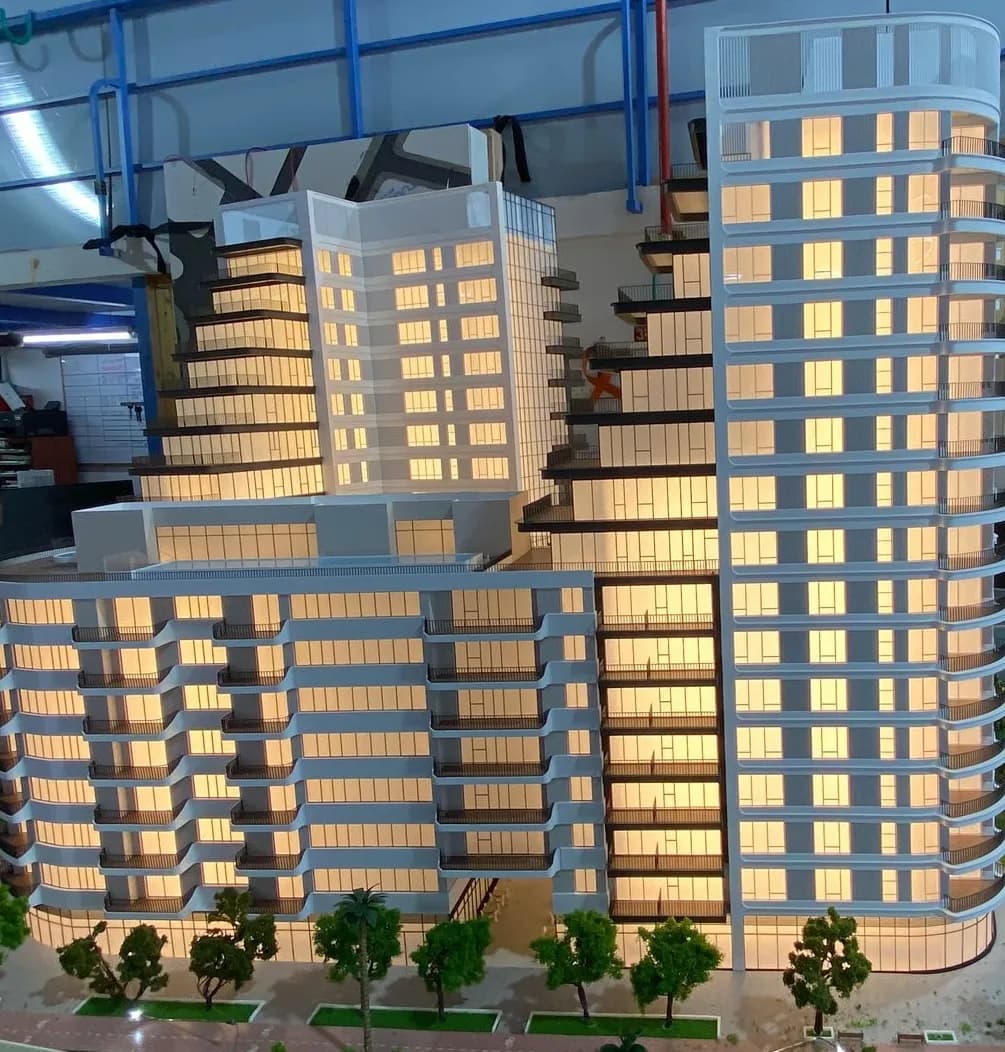 מודל אדריכלי בקנה מידה 1:75 של מגדלי לוינשטיין בשדה דב — הדפסת תלת מימד וחיתוך לייזר